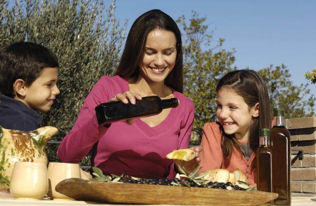 Il pane e olio rappresenta una merenda ideale, per tutte le tasche, semplice, gustosa e soprattutto sana.