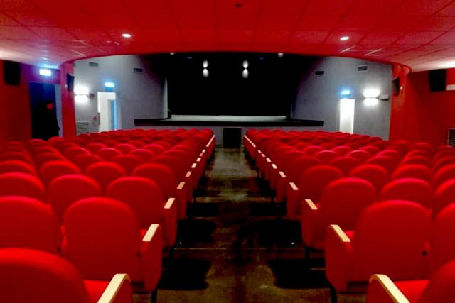La platea del Cine Teatro Olimpia di Campobello di Mazara La platea del Cine Teatro Olimpia di Campobello di Mazara