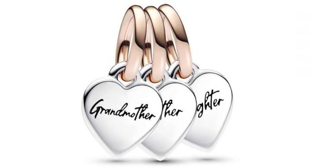 Il pendente "Grandmother, Mother and Daughter" di Pandora