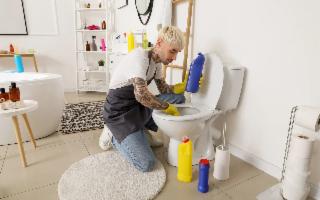 Grandi pulizie di casa: 4 soluzioni per un bagno impeccabile