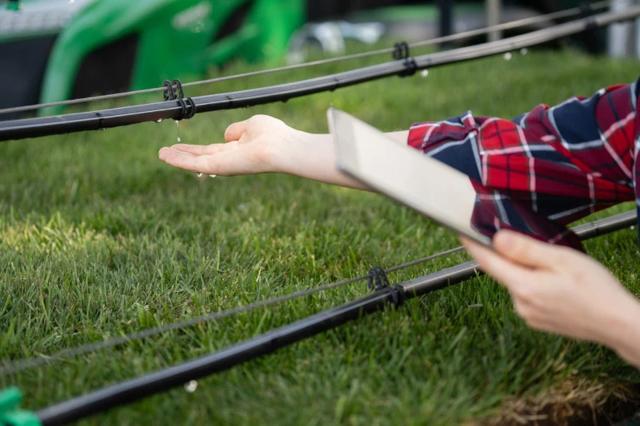 L'irrigazione sostenibile è un elemento chiave di un approccio più ampio all'agricoltura, al giardinaggio e alla gestione del paesaggio che rispetta la terra e le sue risorse limitate