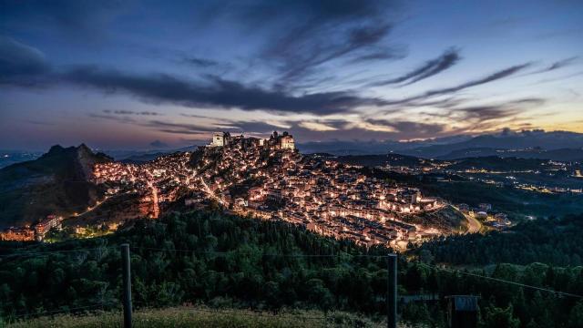 Troina all'imbrunire