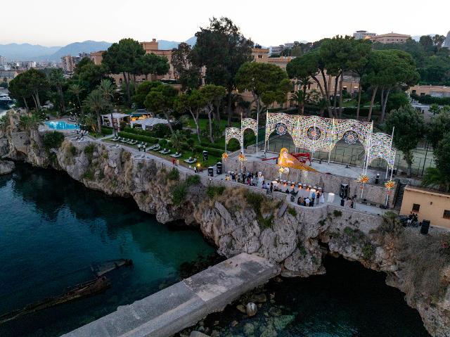 Villa Igiea si illumina di ''Luce Rosalia'', installazione di Domenico Pellegrino