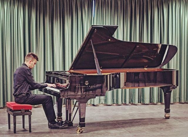 andrea-cannata-con-il-pianoforte-romantico-inaugura-la-rassegna-melodica