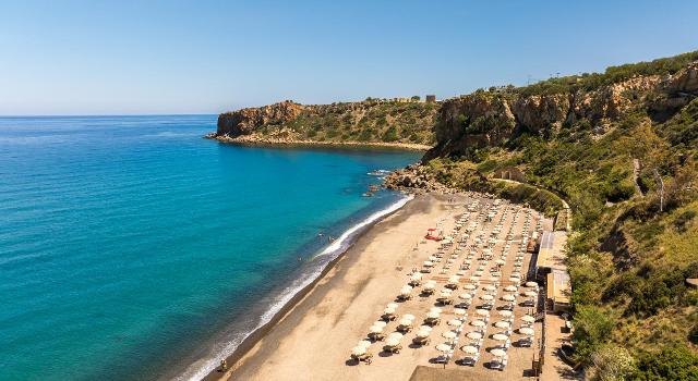 La spiaggia del Mangia's Pollina Resort