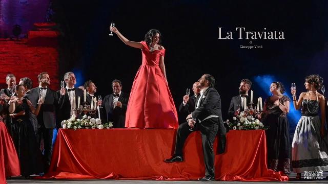 -la-traviata-di-giuseppe-verdi-al-teatro-antico-di-taormina-me