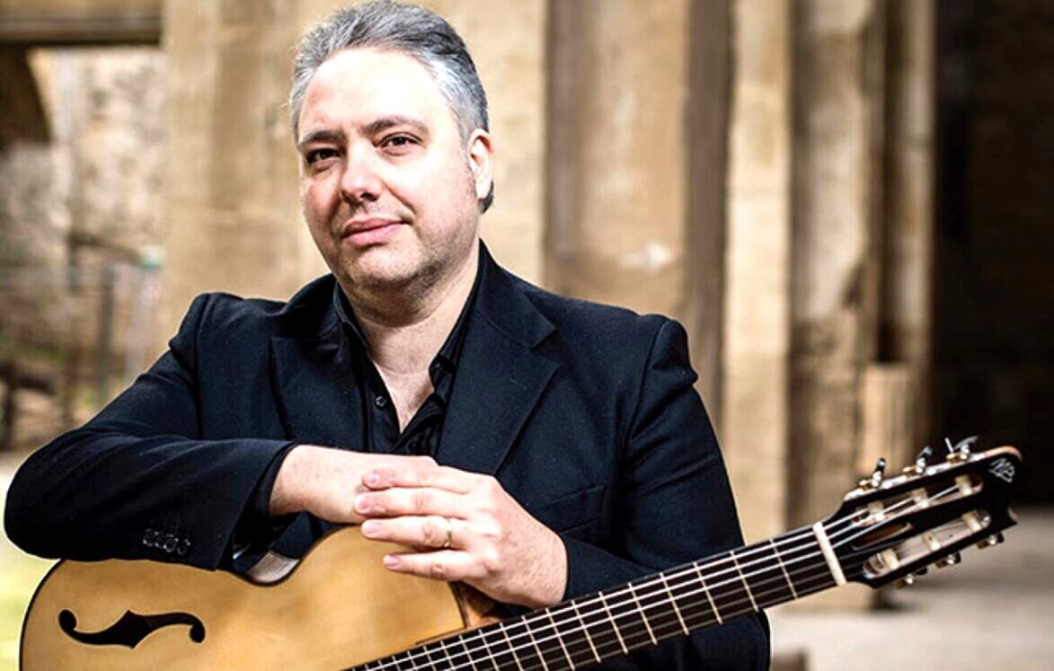 Francesco Buzzurro in "Un orchestra a sei corde" al Giardino di Corallo di Messina