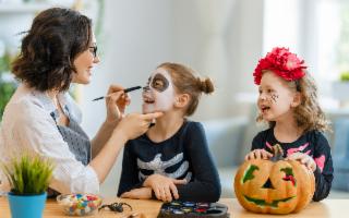 Come truccare i bambini per Halloween, in piena sicurezza