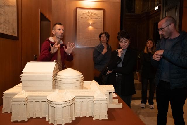 Visita guidata al Teatro Massimo di Palermo con gli ausili per persone non udenti e non vedenti - ph® Rosellina Garbo