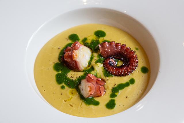 La Sicilia è stata riconosciuta e premiata dall'International Institute of Gastronomy, Culture, Arts and Tourism (IGCAT) per la sua unicità culturale, per le attività volte a stimolare la creatività e l'innovazione gastronomica, nonché a promuovere e a migliorare gli standard del turismo sostenibile...