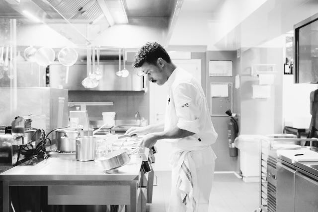 Lo chef Giacomo Caravello del Castellaro Bistrot Lo chef Giacomo Caravello del Castellaro Bistrot