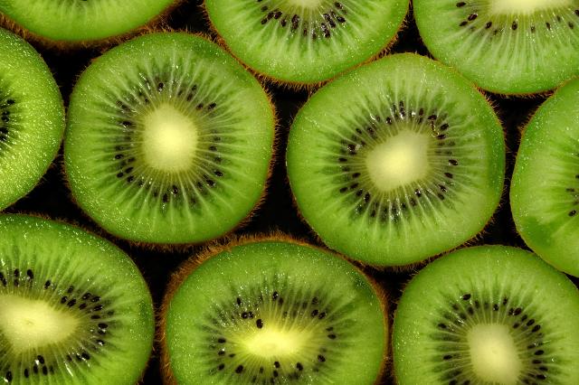La pectina contenuta nel kiwi crea un appagante senso di sazietà e contribuisce ad abbassare i livelli di colesterolo nel sangue...