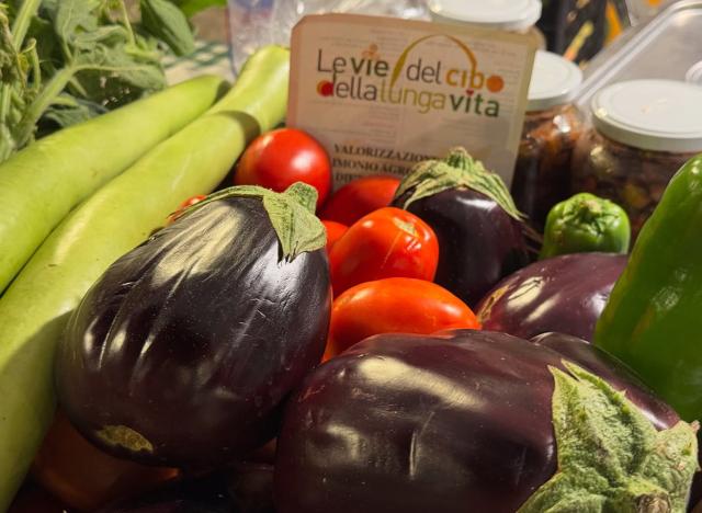 Gli ortaggi e la verdura fresca sono "alimenti di lunga vita"... Gli ortaggi e la verdura fresca sono "alimenti di lunga vita"...