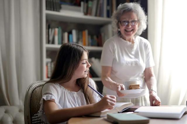  Non manca il supporto scolastico con il 36% dei nonni che segue i nipoti nello svolgimento dei compiti