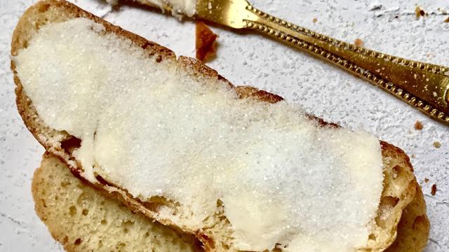 Una delle classiche merende dei nonni era il pane con burro e zucchero