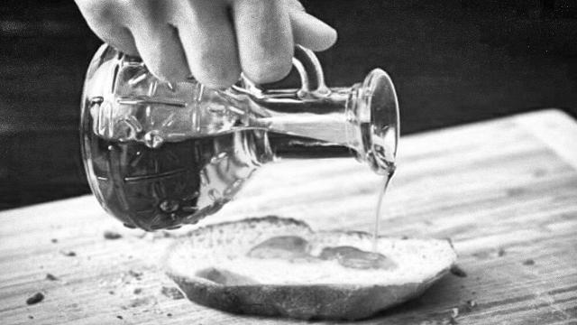 La merenda dei nonni per eccellenza era costituita da una fetta di pane con olio di oliva