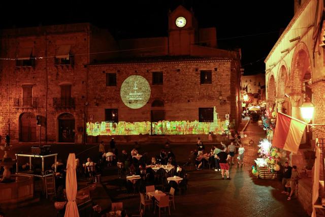 Video mapping architettonico firmato dall'artista italo-americana Ionee Waterhouse Video mapping architettonico firmato dall'artista italo-americana Ionee Waterhouse