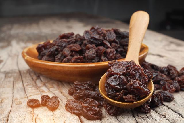 Nonostante le sue piccole dimensioni, l'uvetta è ricca di sostanze nutritive essenziali che la rendono un'ottima scelta per completare una dieta equilibrata... Nonostante le sue piccole dimensioni, l'uvetta è ricca di sostanze nutritive essenziali che la rendono un'ottima scelta per completare una dieta equilibrata...