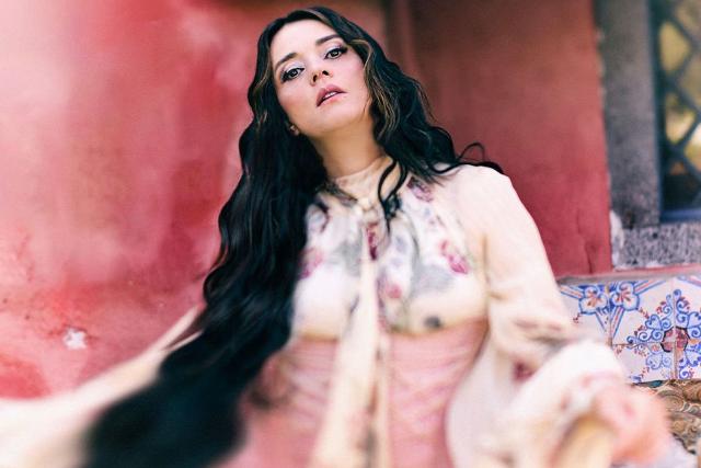 -amuri-luci-tour-2025-carmen-consoli-al-teatro-metropolitan-di-catania