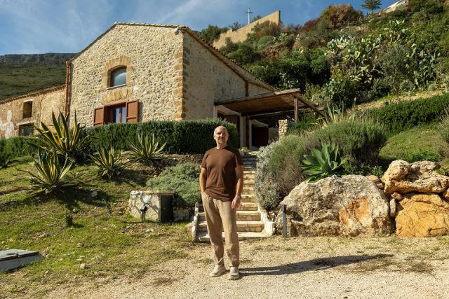Roberto, host di Scopello del "Miglior alloggio rurale" Airbnb