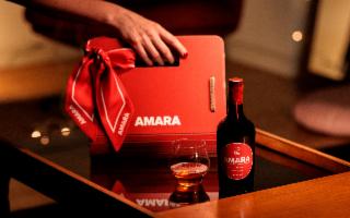 Festeggia il Natale con il Christmas Pack, sostenibile ed esclusivo, di Amaro Amara
