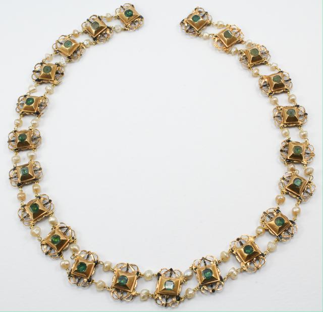 Orafo siciliano della metà del XVII secolo, collana, oro,&nbsp;smalti, smeraldi e perle,&nbsp;Collezione privata
