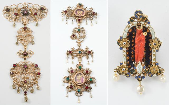 Da sinistra: Orafo siciliano della seconda metà del XVIII secolo, pendente, oro, gemme e perle, Collezione privata | Orafo siciliano della seconda metà del XVIII secolo,&nbsp;pendente,&nbsp;oro, gemme e perle, Collezione privata | Orafo trapanese della fine del XVI-inizi del XVII secolo, pendente, oro, corallo, smalti e perle,&nbsp;Collezione privata