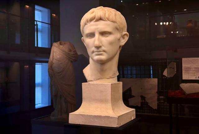 Centuripe (EN) ha riabbracciato, per sempre, il suo Augusto