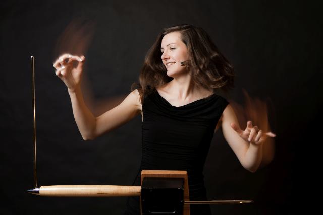 CAROLINA EYCK - "THE VOICE OF THEREMIN"