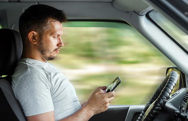 Distrazioni alla guida e sicurezza dei passeggeri