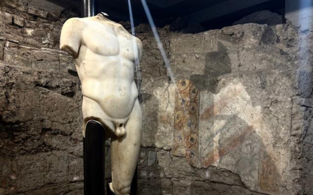 Sul ''Portico dell'Atleta'' a Catania: riapre il corridoio romano nascosto sotto via Crociferi