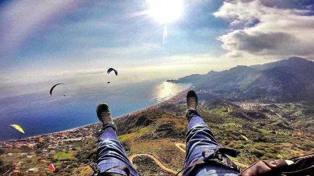 Volare in parapendio tra Taormina e Castelmola...