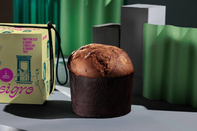 Fiasconaro Ypsigro 2026 - panettone alto al mango e cioccolato al passion fruit Fiasconaro Ypsigro 2026 - panettone alto al mango e cioccolato al passion fruit