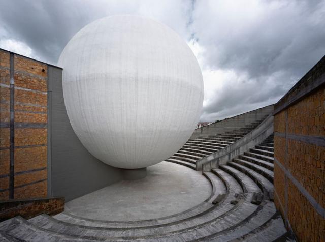 La "Grande Sfera Bianca" di Ludovico Quaroni, Chiesa Madre di Gibellina Nuova La "Grande Sfera Bianca" di Ludovico Quaroni, Chiesa Madre di Gibellina Nuova