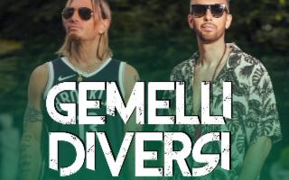 I Gemelli Diversi in piazza Marconi a Furnari (ME)