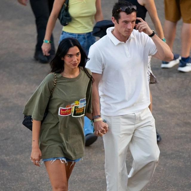 Dua Lipa e Callum Turner a passeggio per Palermo